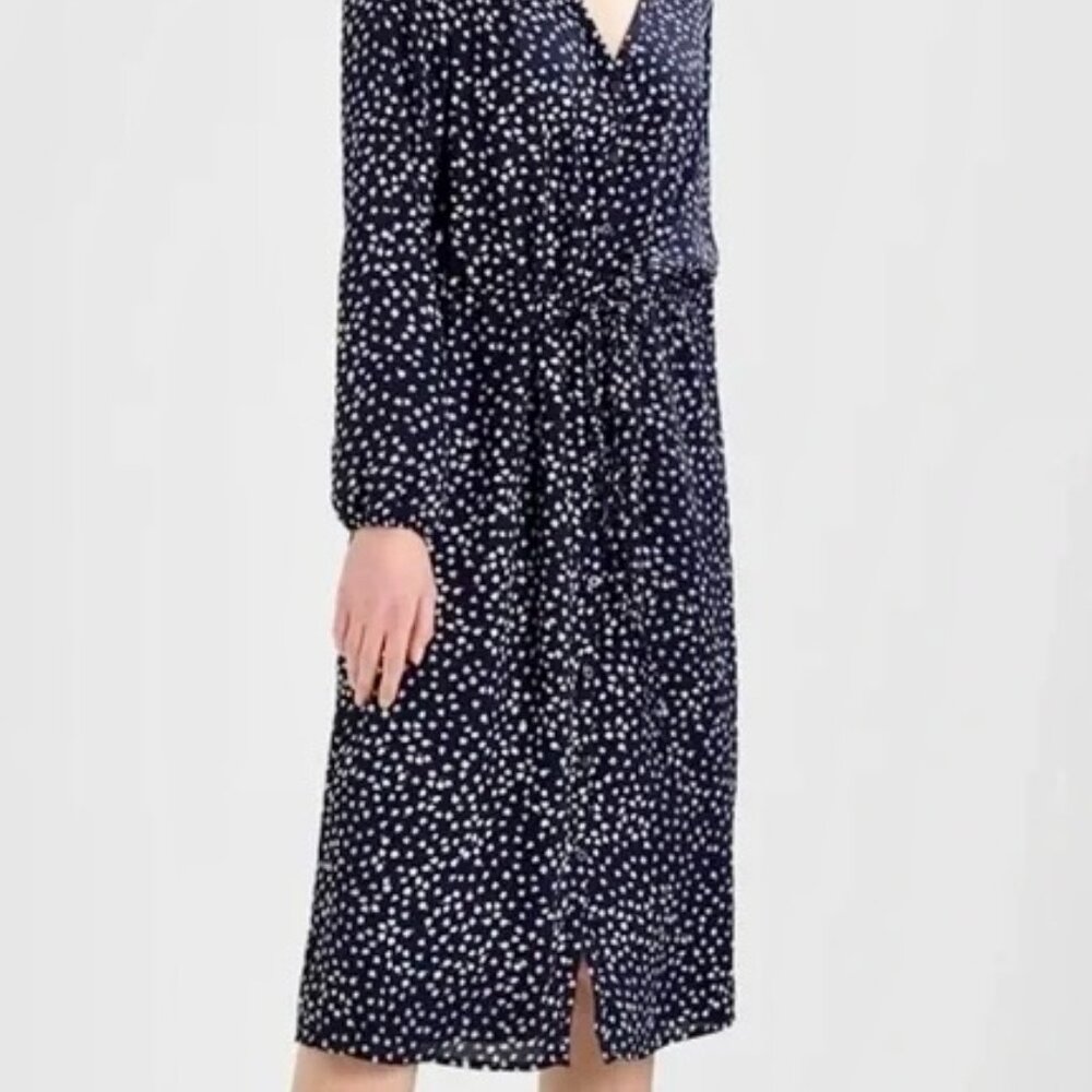 GAP Navy floral Dress. Drawstring dress with pockets.